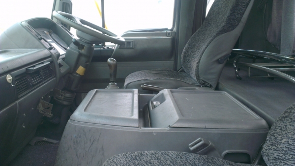 Hino Hitech รุ่นสมอ  เครื่องยนต์  JO8C   205แรง