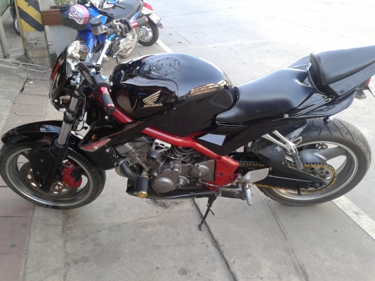 ขายcb400cc.ทะเบียนเต็มมีใบครบ แต่งแนวสตั้น เครื่องดี ออกทริปประจำบ