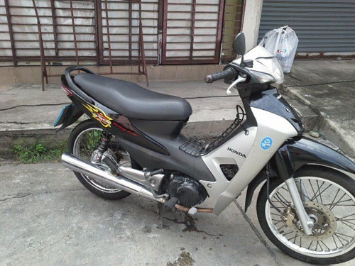 ขายด่วน wave z ubox ปี 49 สีเทา ดำ รถสวยมาก เดิมๆ ตั้งขายได้เลย ชุดสีสวย เครื่องแน่น ไม่หลวม ไม่มีควัน เอกสารครบถ้วน