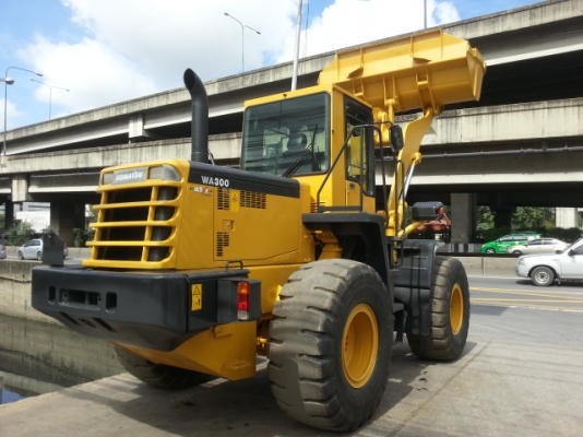 รถตักล้อยาง WA300-3 รถนำเข้าจากญี่ปุ่น พร้อมใช้งาน  โทร.081-373-0559