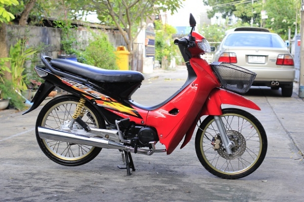 มอไซค์  Wave 100 แดง ล้อทองหล่อๆ