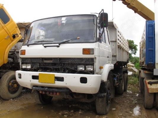 รถบรรทุก 10 ล้อดั๊มพ์  ยี่ห้อ NISSAN  225 แรงม้า