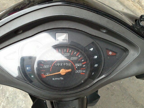 wave 100 ubox ปี 49 สีเทา ดำ กุญแจใหญ่ สภาพรถเดิมๆ เครื่องไม่เคยทำ หัวสะอาด เครื่องแน่นๆ ไม่หลวม ไม่มีควัน ภาษี พรบ.พึ่งต่ออยู่ถึง ปี 57