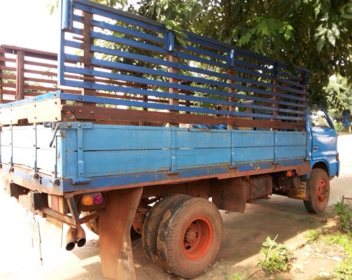 TOYOTA DYNA เครื่อง 110 HP 4BE1 กระบะคอกไม้ความยาว 4 เมตรสภาพดี เครื่องแน่นแรงดียังไม่ลงเล่ม วางหัวเก๋ง ISUZU TL ยังไม่ลงเล่มสภาพดีไม่มีผุกร่อนภายในคอนโซลครบ ช่วงล่างคัชซีไม่บวม ยางสภาพดี 6 เส้นประมาณ 60\% พร้อมบรรทุกพร้อมใช้งาน เอกสารทะเบียนครบ ราคาต่อ