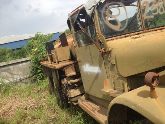 ขายรถบรรจุน้ำ 10 ล้อ เปนรถทหาร ซื้อไปทำรถเทรลเลอลากรถเกี่ยวหรือรถแมคโคได้