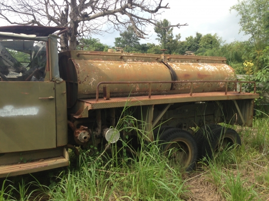 ขายรถบรรจุน้ำ 10 ล้อ เปนรถทหาร ซื้อไปทำรถเทรลเลอลากรถเกี่ยวหรือรถแมคโคได้