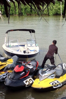 ขายด่วน เรือBAYLINERปี2007 เครื่อง4.3 ยาว18.5ฟุต ซื้อมา8เดือน ลงเล่น4ครั้ง เปลี่ยนใบจักรสแตนเลสแล้ว เรืออยู่สมุทรสงคราม แม่กลอง โทรคุณเชษฐ์ 0819076655