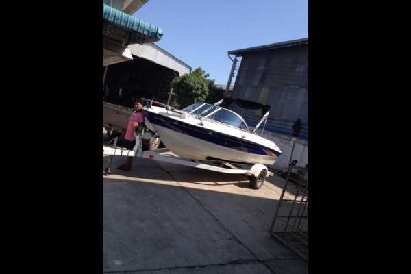 ขายด่วน เรือBAYLINERปี2007 เครื่อง4.3 ยาว18.5ฟุต ซื้อมา8เดือน ลงเล่น4ครั้ง เปลี่ยนใบจักรสแตนเลสแล้ว เรืออยู่สมุทรสงคราม แม่กลอง โทรคุณเชษฐ์ 0819076655