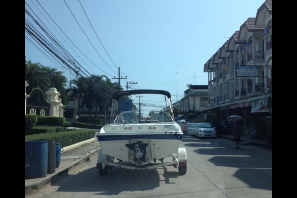 ขายด่วน เรือBAYLINERปี2007 เครื่อง4.3 ยาว18.5ฟุต ซื้อมา8เดือน ลงเล่น4ครั้ง เปลี่ยนใบจักรสแตนเลสแล้ว เรืออยู่สมุทรสงคราม แม่กลอง โทรคุณเชษฐ์ 0819076655