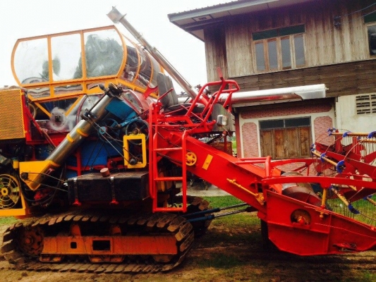 ขายรถเกี่ยวแบบอุ้ม เกษตรพัฒนา ไอ้หนุ่มไวไฟ รุ่น "ร้อนกว่าไฟ"  อุ้ม2.5ตัน ตัวเดิน10HT ปั๊มไดกิ้น23 เครื่องISUZU ROCKY 6HE1 195TURBO  ช่วงล่างดี เครื่องแน่น ปั๊มดี ช่วงล่างใหม่ ซ่อมถึงตลอด สีใหม่สวยสด ครับ พร้อมใช้งาน ราคาต่อรองได้เด้อ พี่น้องครับ