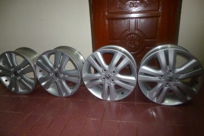 ขายแม็ก HONDA  JAZZ ขอบ 16 กว้าง 6 นิ้ว ใส่ 4 รู 100