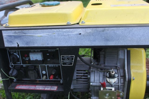 ขายเครื่องปั่นไฟ ดีเซล 6500 watt สภาพใหม่มากๆ