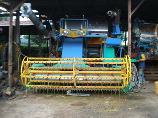 รถเกี่ยวเกษตรพัฒนา อุ้ม 2.5 ตัน