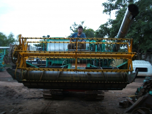 รถเกี่ยวข้าวสามชุก อุ้ม 1.8 ตัน รถเกี่ยวข้าวสามชุก อุ้ม 1.8 ตัน