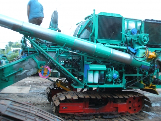 รถเกี่ยวข้าวสามชุก อุ้ม 1.8 ตัน