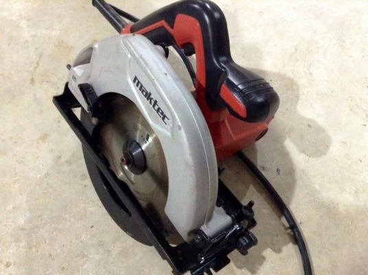 ขายเลื่อยวงเดือน 7" ยี่ห้อ Maktec รุ่น MT582 ขายเลื่อยวงเดือน 7" ยี่ห้อ Maktec รุ่น MT582