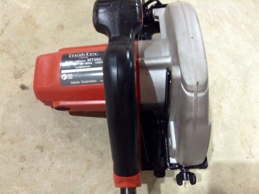 ขายเลื่อยวงเดือน 7" ยี่ห้อ Maktec รุ่น MT582