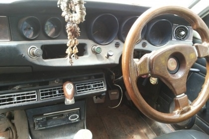 DATSUN SUNNY B210 รถสวยคลาสสิคเดิมๆทั้งคัน เครื่องแห้งแรงดีไม่มีเยิ้ม ภายในเก๋งแอร์เย็น คอนโซลภายในสวยครบไม่มีผุกร่อน ช่วงล่างแน่นดี ยางสภาพดี 4 เส้นประมาณ 70\% พร้อมใช้งาน เอกสารทะเบียนครบพร้อม ราคาต่อรองได้ครับ