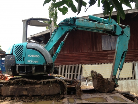 ขาย  kobelco 30 ur  คันนี่ทํางานดี เร็ว ไว ปหยัดนํ้ามัน ครับ