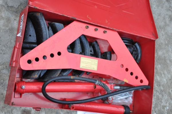 ขายเครื่องดัด ท่อ เหล็ก2ระบบ ไฮดรอลิก/แมนนวล สภาพสวย (เปิดตู้)ติมา1ตัว ขาย 13,500เท่านั้น!!