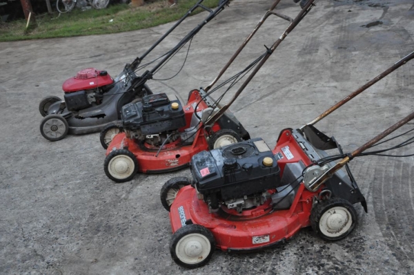 ขายรถตัดหญ้า สภาพเดิมๆจากญี่ปุ่น ราคาถูก