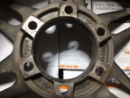 ขายล้อขอบ18 6รู กว้าง8.5 ET25 1คู่ ครับถูกๆ 6000.- ขายล้อขอบ18 6รู กว้าง8.5 ET25 1คู่ ครับถูกๆ 6000.-