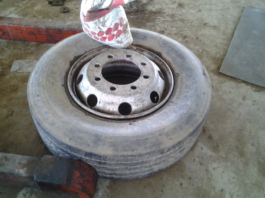 รถบัส 8 ล้อ HINO เครื่อง HINO K13C ระหัสคัสซี KS3601 375 แรงม้า สภาพกิ๊บ ลดราคาเหลือเพียง 1,000,000 บาท. รถบัส 8 ล้อ HINO เครื่อง HINO K13C ระหัสคัสซี KS3601 375 แรงม้า สภาพกิ๊บ ลดราคาเหลือเพียง 1,000,000 บาท.