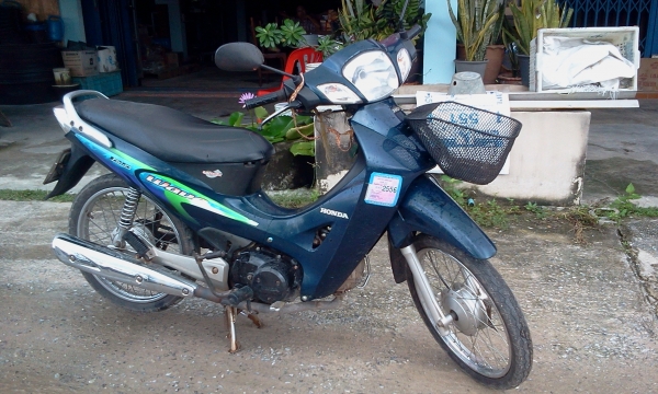 ขายเวฟ125เครื่องดีพร้อมใช้ทะเบียนโอน 12900ครับ