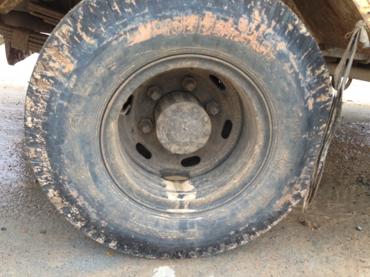 ขายด่วน รถบรรทุก 6 ล้อกระบะดั้ม HINO FC4J-140 แรง รถจดทะเบียนปี 2555 คัซซี FC4JEA-109xx  คัซซีใหญ่ สวยตลอดเส้น เครื่อง HINO JO5C -140 แรง เครื่องดี หัวสภาพสวย ภายในครบ กระบะดั้มสภาพดี ช่วงยาว 4.30 เมตร ช่วงล่างใหญ่ ยางสวย เอกสารครบ ภาษีเต็ม เล่มทะเบียนพร้