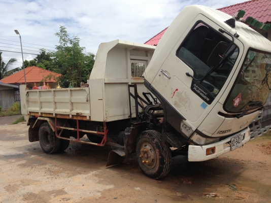 ขายด่วน รถบรรทุก 6 ล้อกระบะดั้ม HINO FC4J-140 แรง รถจดทะเบียนปี 2555 คัซซี FC4JEA-109xx  คัซซีใหญ่ สวยตลอดเส้น เครื่อง HINO JO5C -140 แรง เครื่องดี หัวสภาพสวย ภายในครบ กระบะดั้มสภาพดี ช่วงยาว 4.30 เมตร ช่วงล่างใหญ่ ยางสวย เอกสารครบ ภาษีเต็ม เล่มทะเบียนพร้