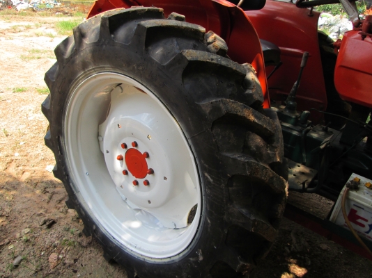 ขายKUBOTA 35 แรง ตัวใหญ่ เก่านอกครับ ขายKUBOTA 35 แรง ตัวใหญ่ เก่านอกครับ