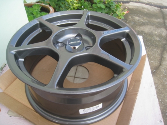 ขายล้อแม็กใหม่ Buddy club P1 racing 15"x6.5" et36 4รู100  พร้อมจุ๊ป Rays เป็นล้อใหม่ไม่เคยใช้งานครับ สนใจติดต่อเล็กคลองสาม (081-3747940)
