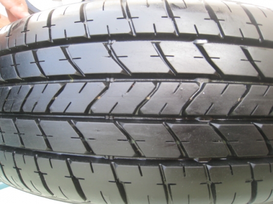 ขายล้อแม็ก Toyota yaris 15"x5.5" et45 4รู100 + ยางปี 1913 ครับ  สนใจติดต่อ เล็กคลองสามครับ (081-3747940)