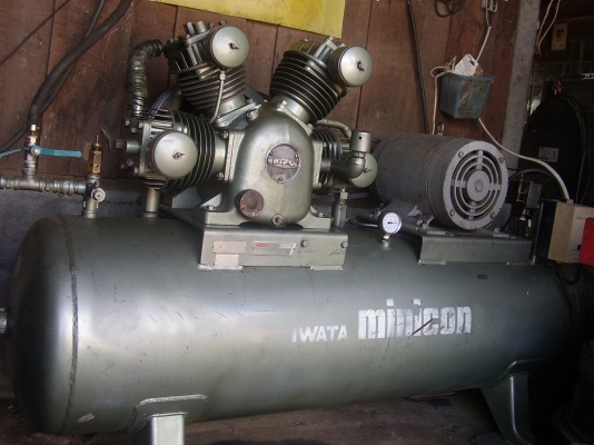 ขายปั๊มลมใหญ่   IWATA