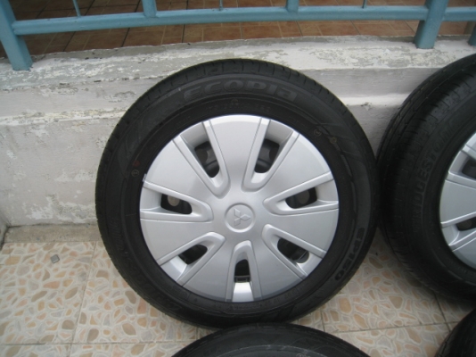 ขายกะทะล้อ Mitsubishi attrage ป้ายแดง ขอบ14 4รู100 +ยางปี13 สนใจติดต่อเล็กคลองสามครับ (081-3747940)