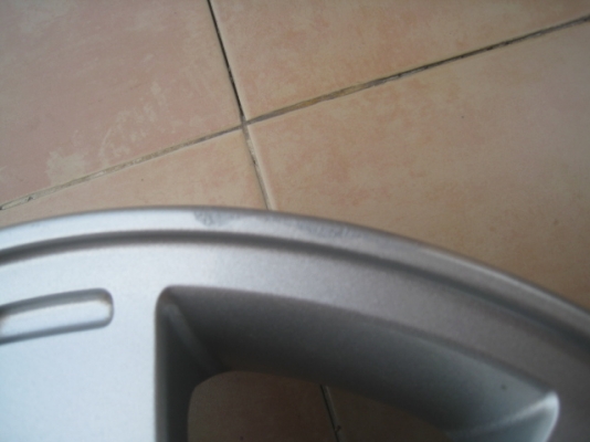 ขายล้อแม็ก Mitsubishi mirage 14"x4.5" et46 4รู100 ล้อมีรอย 1 วงครับ  สนใจติดต่อเล็กคลองสามครับ (081-3747940)