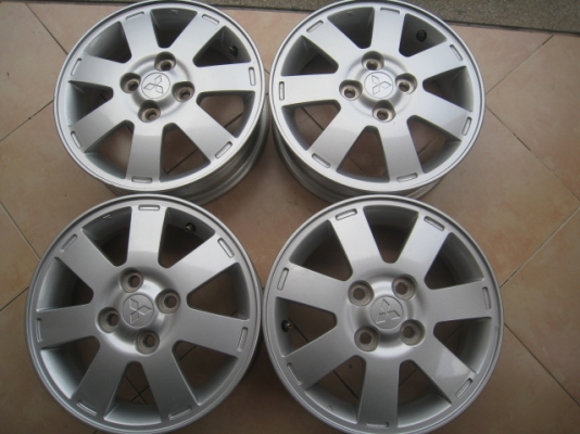 ขายล้อแม็ก Mitsubishi mirage 14"x4.5" et46 4รู100 ล้อมีรอย 1 วงครับ  สนใจติดต่อเล็กคลองสามครับ (081-3747940)