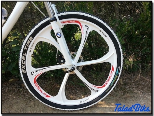 จักรยานเสือภูเขา BMW เฟรมโค้งแบบซ่อนสาย ล้อแม็ก 26 นิ้ว 21 speed