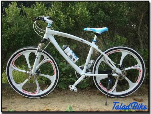 จักรยานเสือภูเขา BMW เฟรมโค้งแบบซ่อนสาย ล้อแม็ก 26 นิ้ว 21 speed