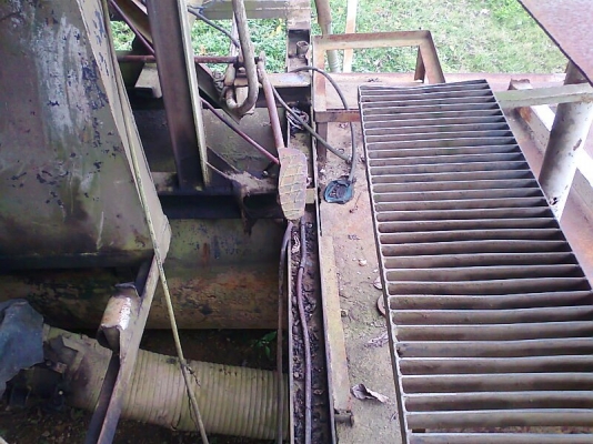 เรือดูดทราย ปั้มดูดขนาด 10 นิ้ว เครื่องยนต์ HINO EF750 V8 สวยกริ๊บ ดูดทรายได้แรง อย่างเต็มท่อ ได้ทรายมาก เครื่องแรง ประหยัดน้ำมัน.