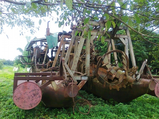 เรือดูดทราย ปั้มดูดขนาด 10 นิ้ว เครื่องยนต์ HINO EF750 V8 สวยกริ๊บ ดูดทรายได้แรง อย่างเต็มท่อ ได้ทรายมาก เครื่องแรง ประหยัดน้ำมัน.