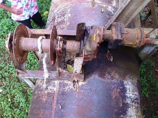 เรือดูดทราย ปั้มดูดขนาด 10 นิ้ว เครื่องยนต์ HINO EF750 V8 สวยกริ๊บ ดูดทรายได้แรง อย่างเต็มท่อ ได้ทรายมาก เครื่องแรง ประหยัดน้ำมัน.