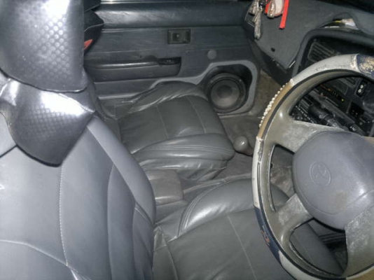 ขาย HILUX MIGHTY-X 2.5GL X-TRA CAB  สีบรอนซ์เงิน เกียร์ธรรมดา