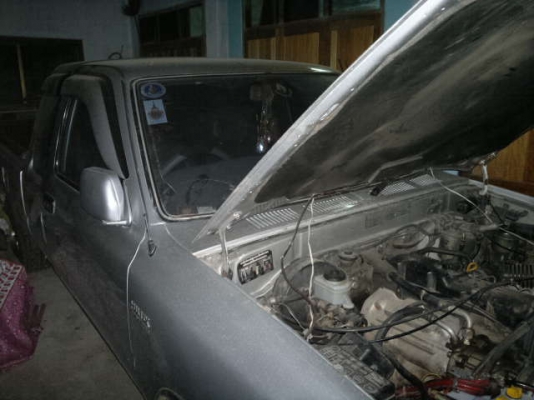 ขาย HILUX MIGHTY-X 2.5GL X-TRA CAB  สีบรอนซ์เงิน เกียร์ธรรมดา