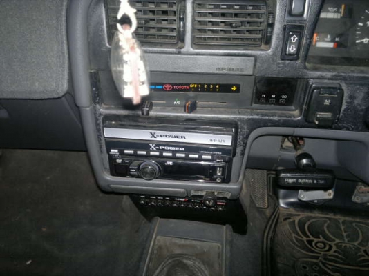 ขาย HILUX MIGHTY-X 2.5GL X-TRA CAB  สีบรอนซ์เงิน เกียร์ธรรมดา