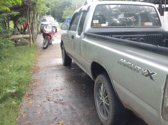 ขาย HILUX MIGHTY-X 2.5GL X-TRA CAB  สีบรอนซ์เงิน เกียร์ธรรมดา