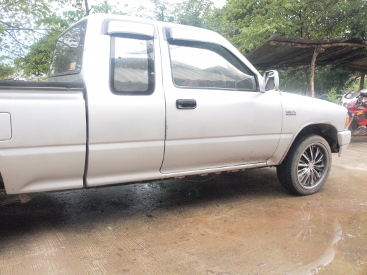 ขาย HILUX MIGHTY-X 2.5GL X-TRA CAB  สีบรอนซ์เงิน เกียร์ธรรมดา