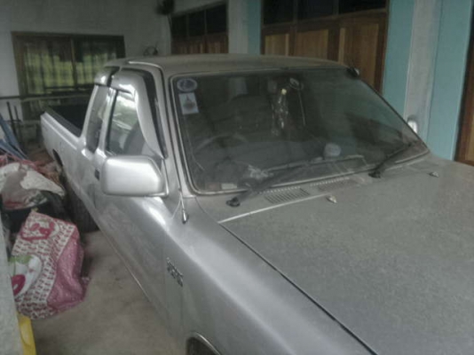 ขาย HILUX MIGHTY-X 2.5GL X-TRA CAB  สีบรอนซ์เงิน เกียร์ธรรมดา