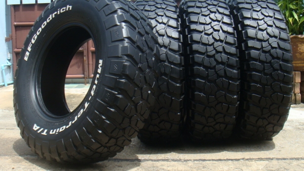 ขายยาง BF Goodrich Mudterrain KM2  265 75 r16 พร้อมลุย