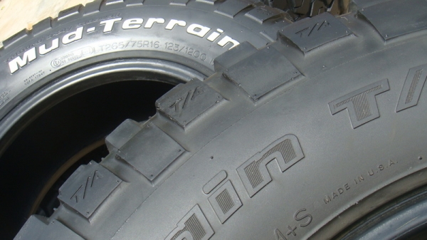ขายยาง BF Goodrich Mudterrain KM2  265 75 r16 พร้อมลุย
